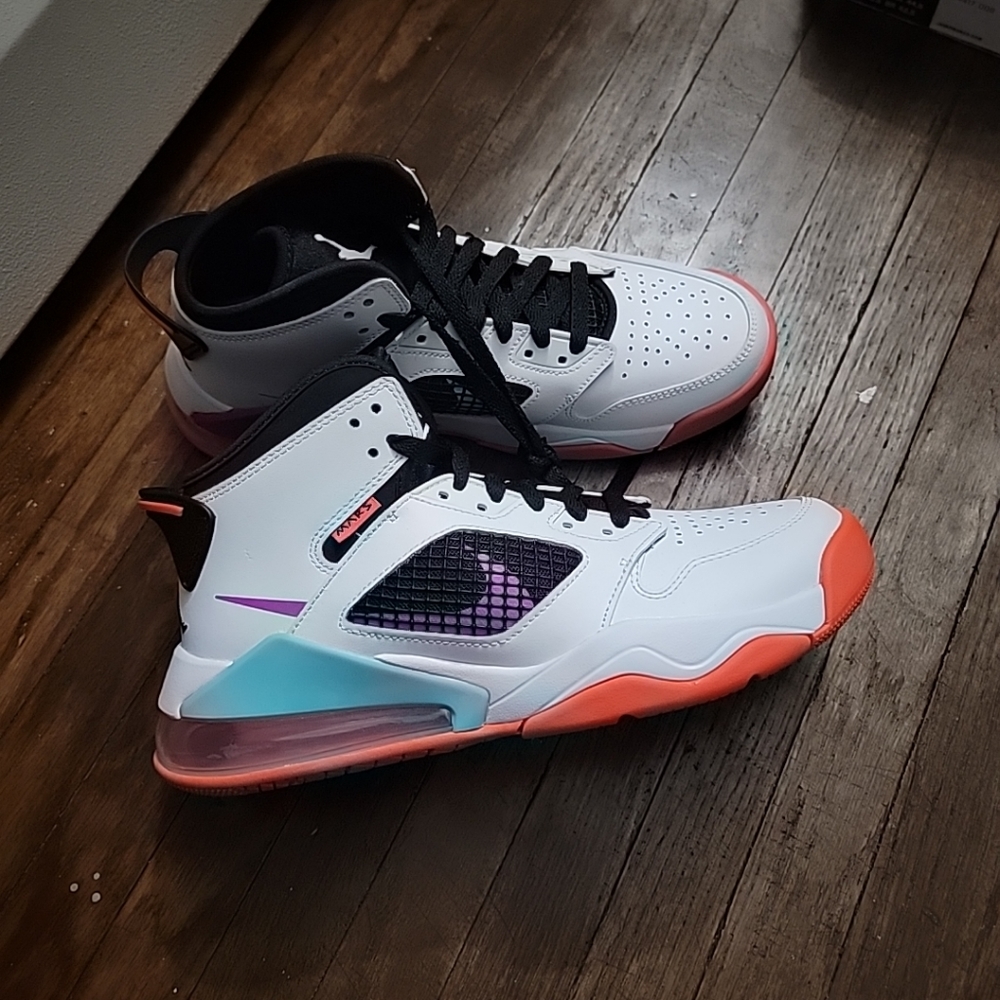 Nike 270 Air Jordan Boys Size 7 Mars Space Jam